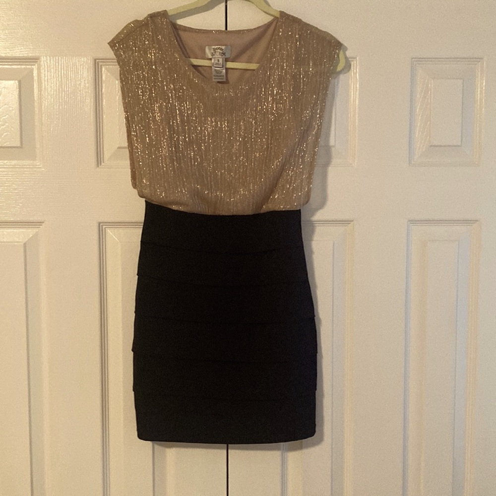 Sweet storm gold and black dress size S